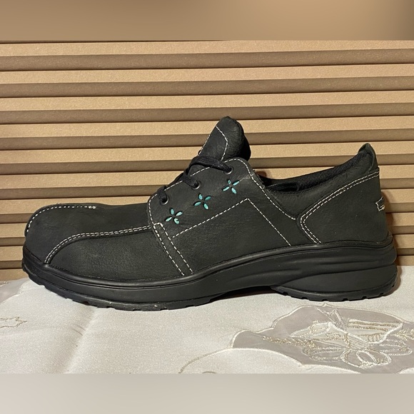 Woman’s Steel Toe Utility Shoe - Picture 2 of 8